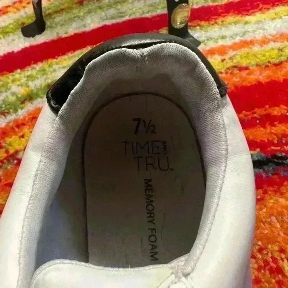 Time and Tru sneakers‎ - Size 7.5 - Picture 3 of 3